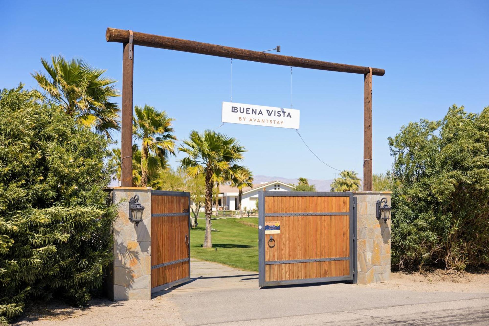 Buena Vista By Avantstay Massive Outdoor Oasis W Pool Spa Firepit La Quinta Exterior photo