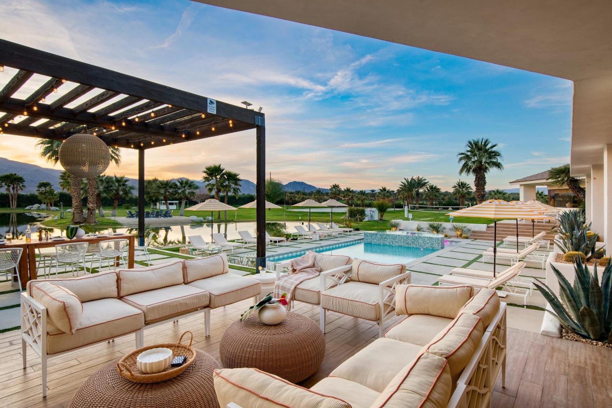 Buena Vista By Avantstay Massive Outdoor Oasis W Pool Spa Firepit La Quinta Exterior photo
